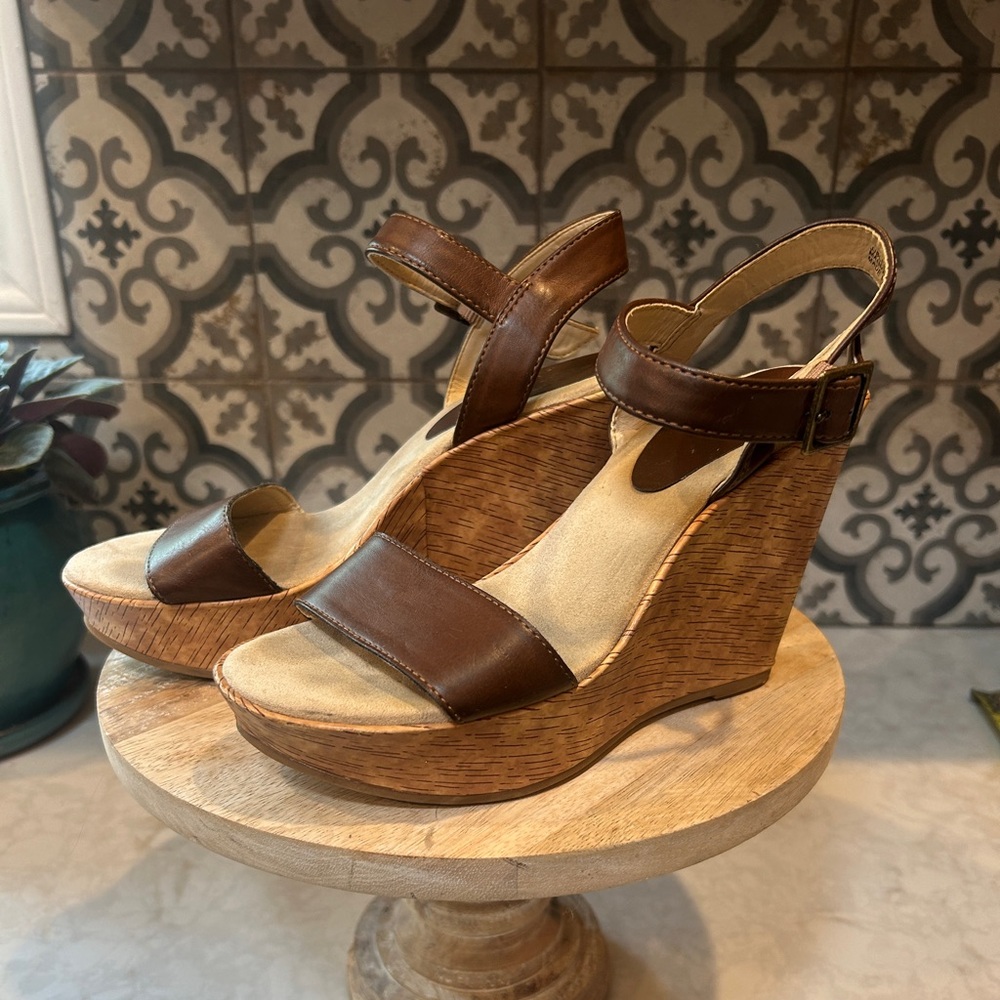 9 & Co. Brown Leather Wedge Sandals- Size 6.5- SHORT GIRL SECRET! 😎